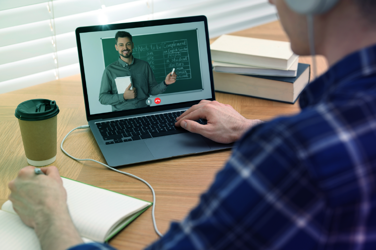 Hybrid learning environment with video classroom