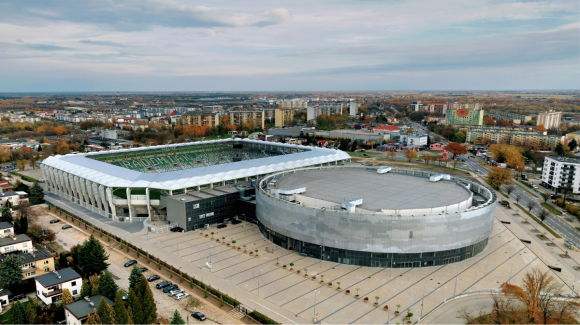 Inside the Smart Stadium: Mobile Ordering, Wayfinding, and IoT for Sports Venues
