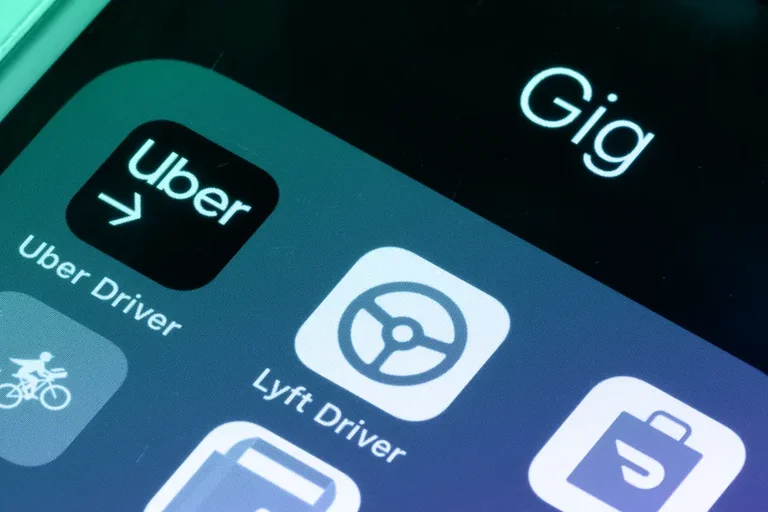 Fintech Solutions for Gig Workers: Bridging the Financial Gap in the Gig Economy